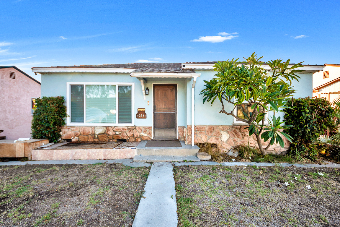 Lynwood House: 10841 Washington ave