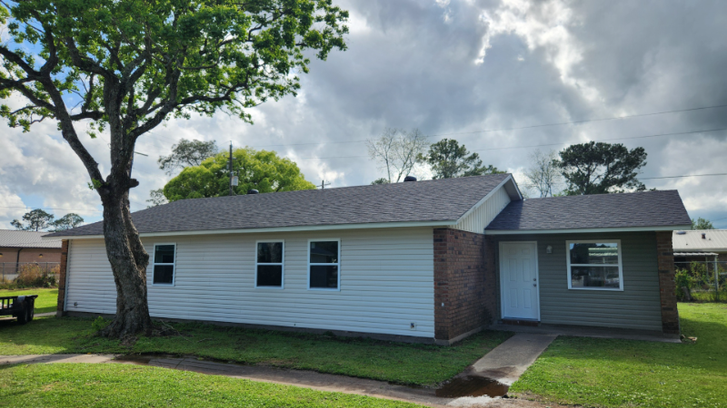 Broussard Apartment: 219 Leon Street