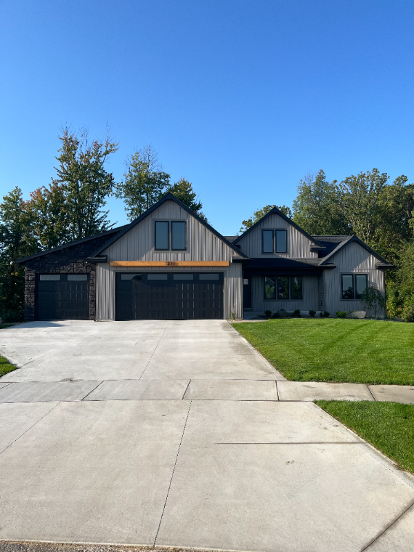 Hudsonville House: 7277 Yellowstone Dr.