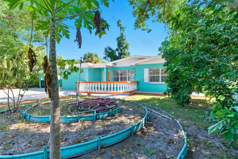 Tampa House: 7101 N HOWARD AVE