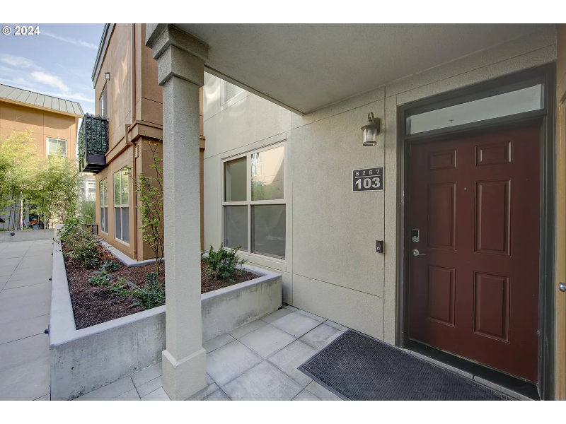 Hillsboro Condo: 6267 NE Carillion Drive