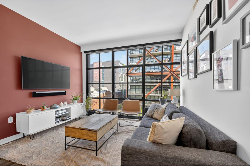 Washington Condo: 2030 8th St, NW