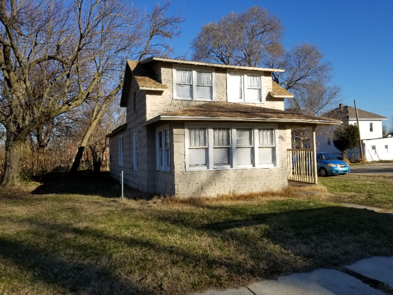 Benton Harbor House: 261 Bellview St