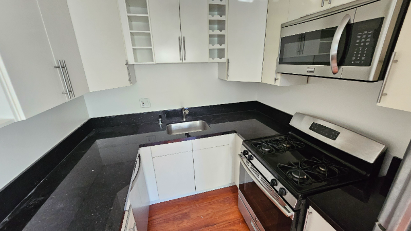 Los Angeles Apartment: 933 S Gramercy Dr,