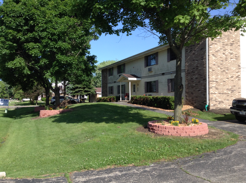 Muskego Apartment: S70W14965 Cornell Circle