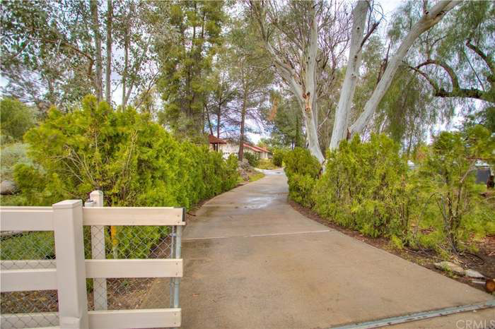 Perris House: 23692 Lemon Ave