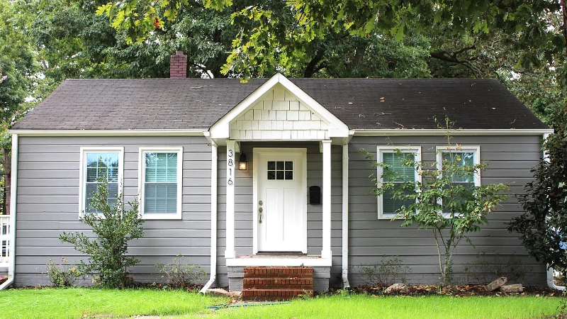 Charlotte House: 3816 The Plaza