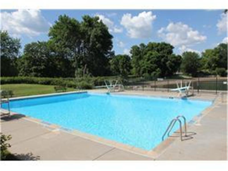 Eden Prairie House: 10829 Forestview C