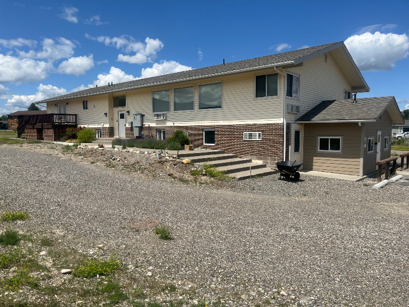 Livingston Apartment: 1201 Q West Montana St.