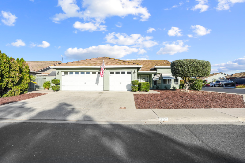 Oakdale House: 209 Grapewood Court