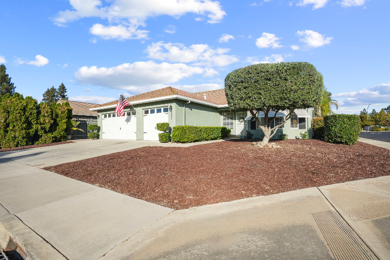 Oakdale House: 209 Grapewood Court