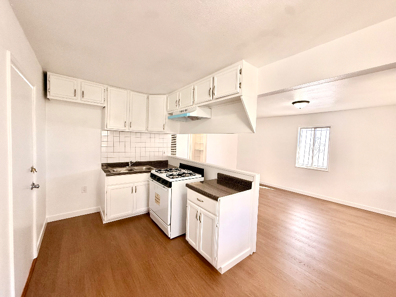 Los Angeles House: 9303 S. Western Avenue