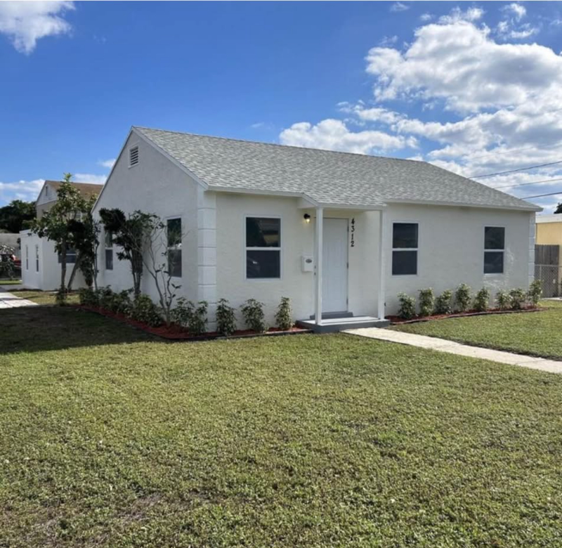 West Palm Beach House: 4312 pinewood avenue