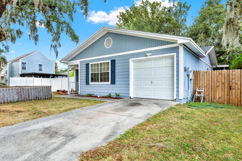 Tampa House: 7502 GADSDEN DR