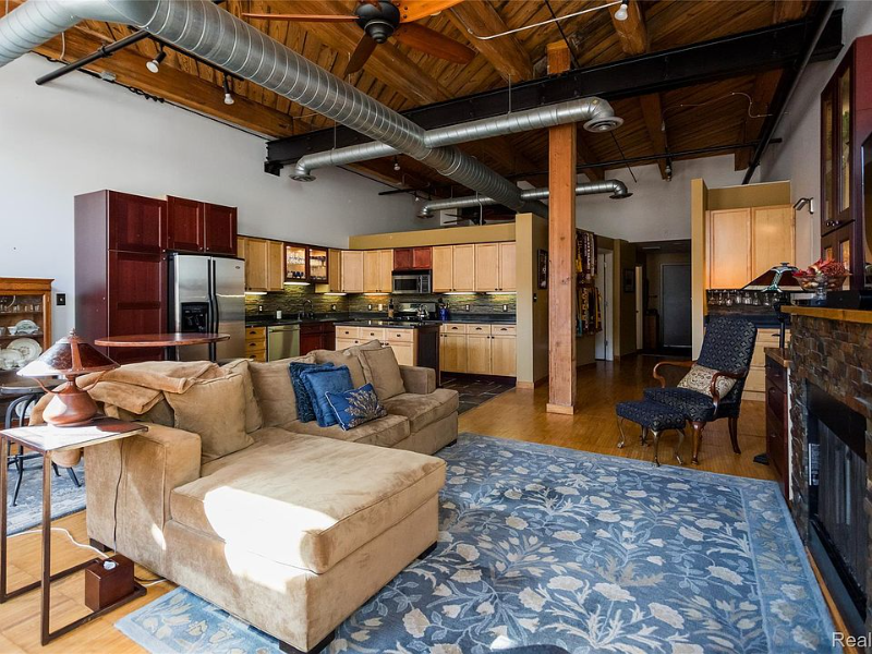 detroit Apartment: 200 River Pl