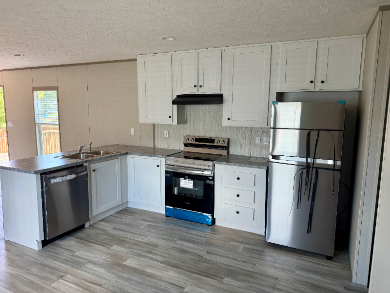 Madison House: 1000 Pine Tree Cir