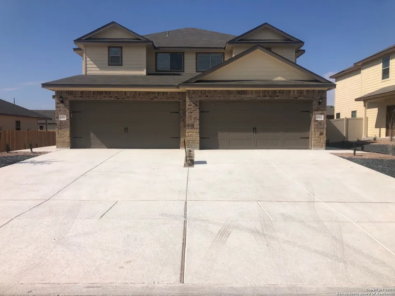 Seguin Multiplex: 1500 Lucille St