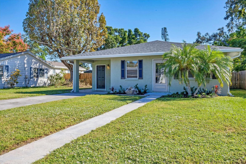 Bradenton House: 2803 10TH AVE W