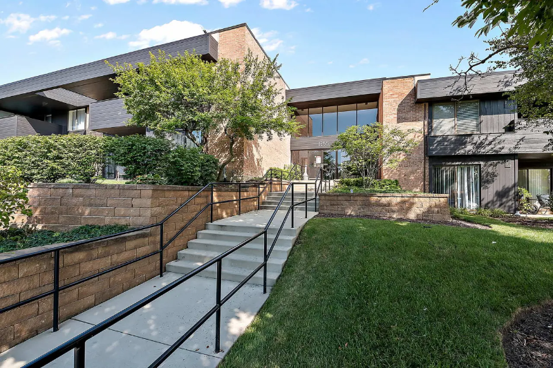 Palatine Condo: 1255 N Sterling Ave Unit 206