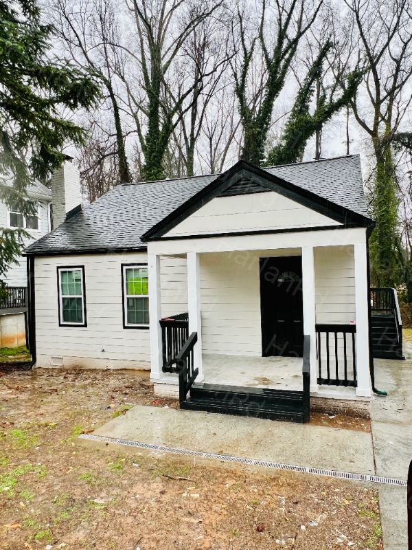 atlanta House: 955 byron dr sw