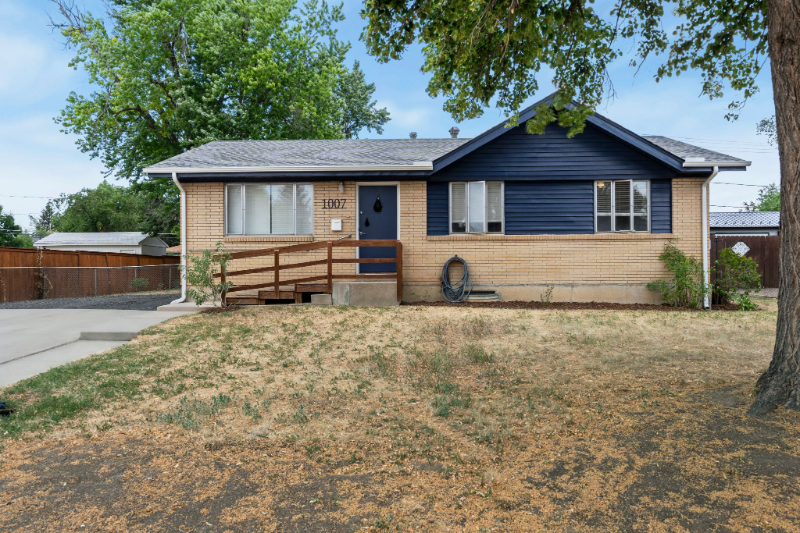 Loveland House: 1007 Redwood Dr