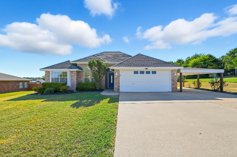 Granbury House: 1303 Cochise trl