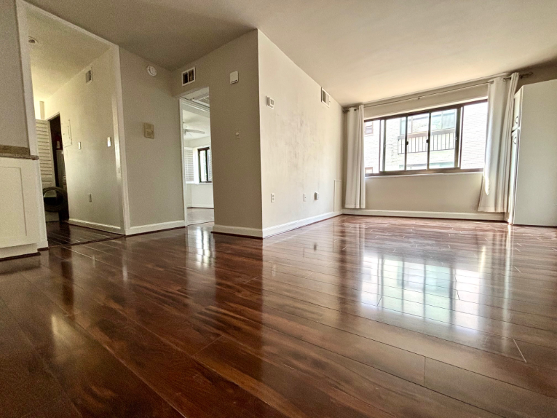 Washington Condo: 2602 Tunlaw Rd NW