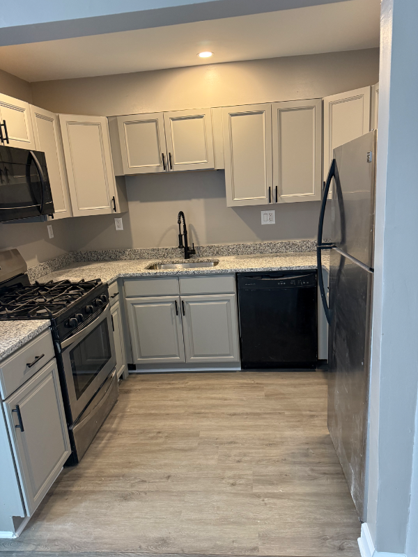 Suitland Condo: 3801 Swann Rd