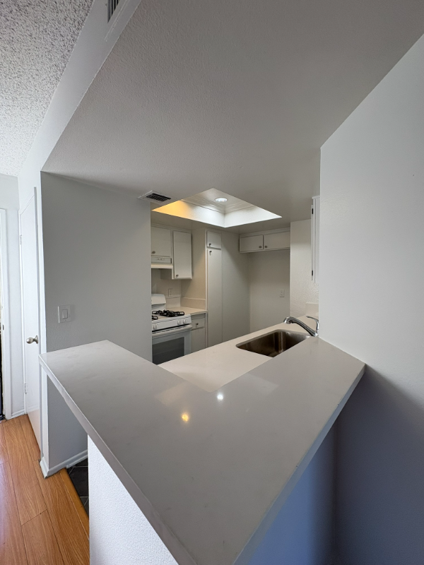 Los Angeles Apartment: 6400 Kraft Ave North Hollywood, CA 91606