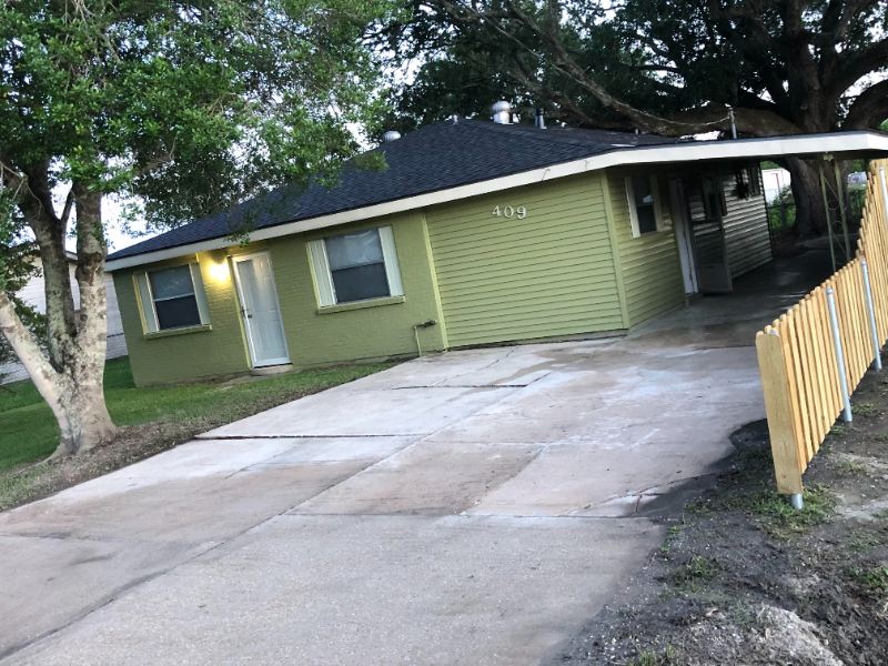 Thibodaux House: 409 Fieldcrest Dr.