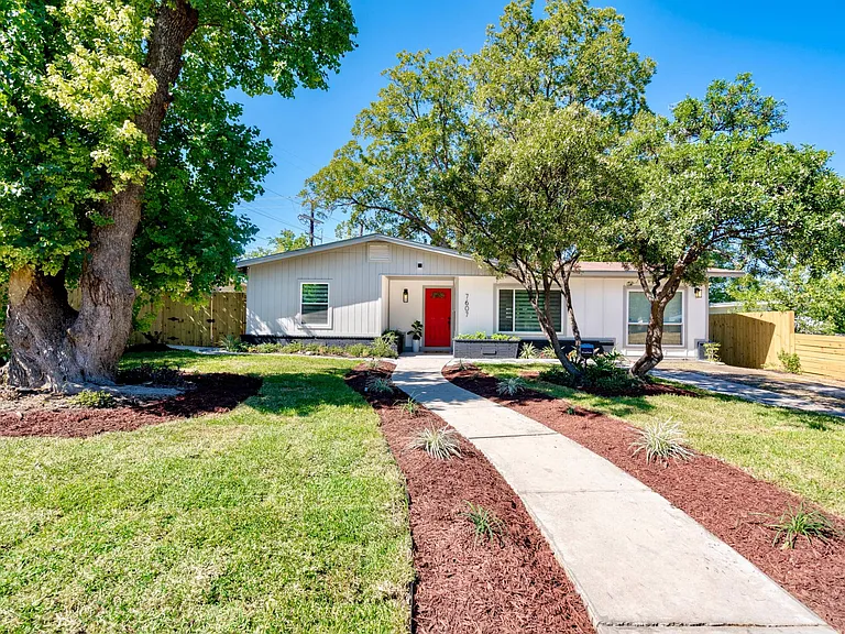 San Antonio House: 7607 Dell Oak Dr