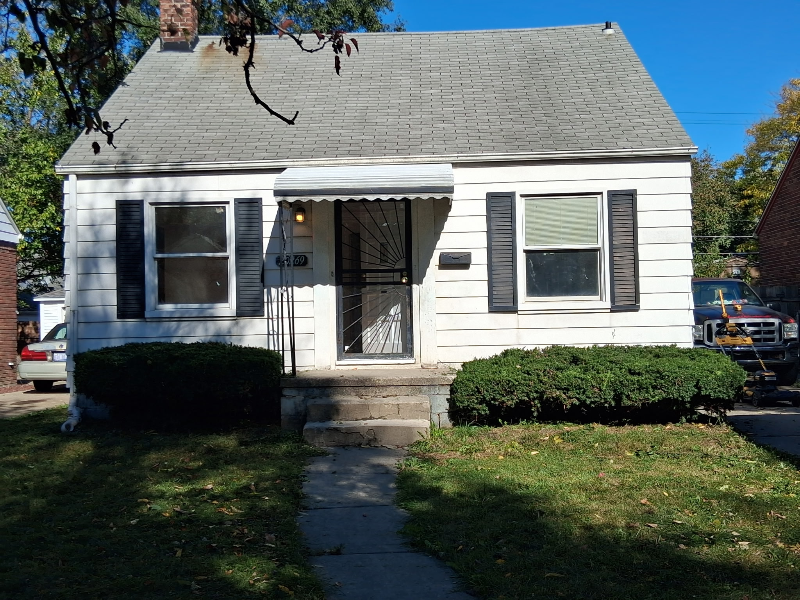 Harper Woods House: 20269 Elkhart