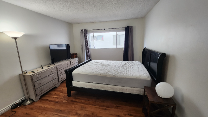 Los Angeles Condo: 310 S Almont Dr