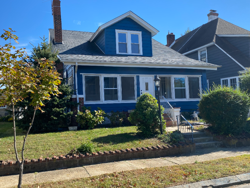 Woodbury House: 50 Lupton Ave