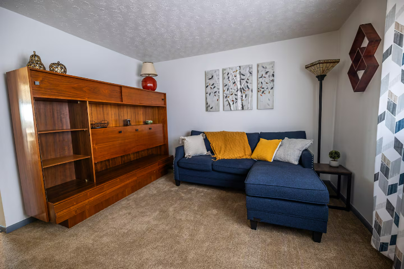 Girard Apartment: 250 Trumbull Ave