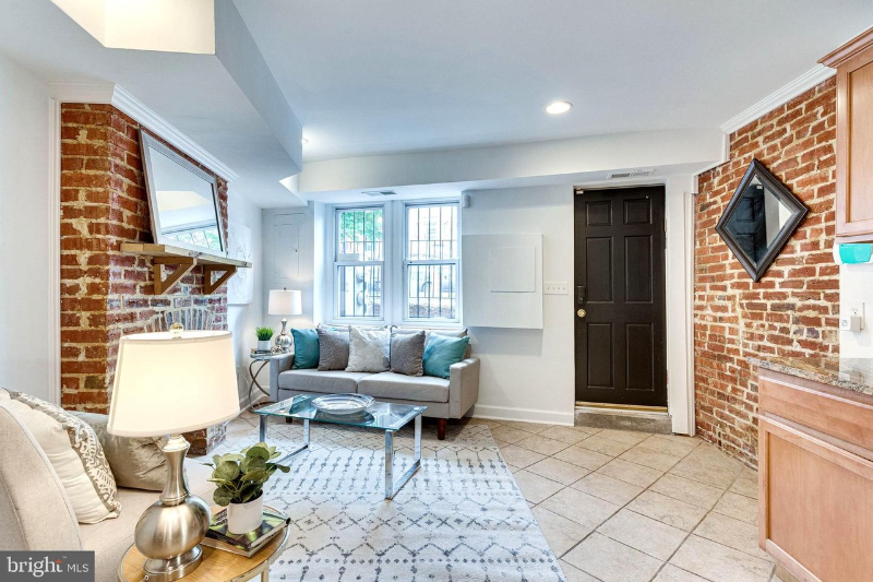 Washington Townhome: 222 Florida Avenue Northwest