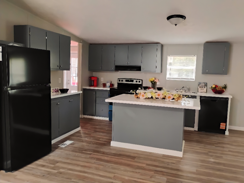 Belton House: 138 Rainbow Dr