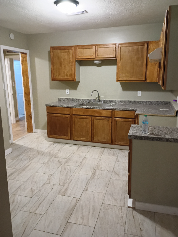 Herrin House: 821 W Cherry St