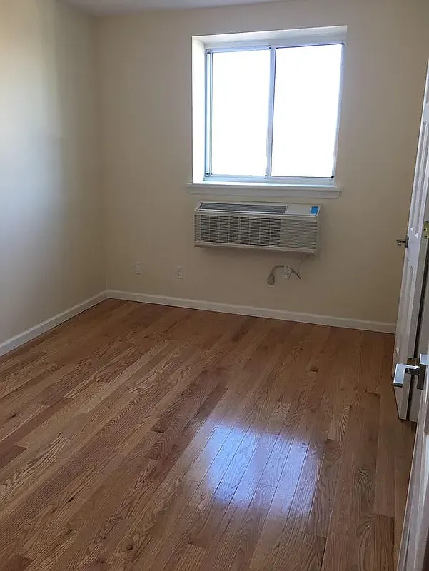 Woodside House: 5125 queens blvd