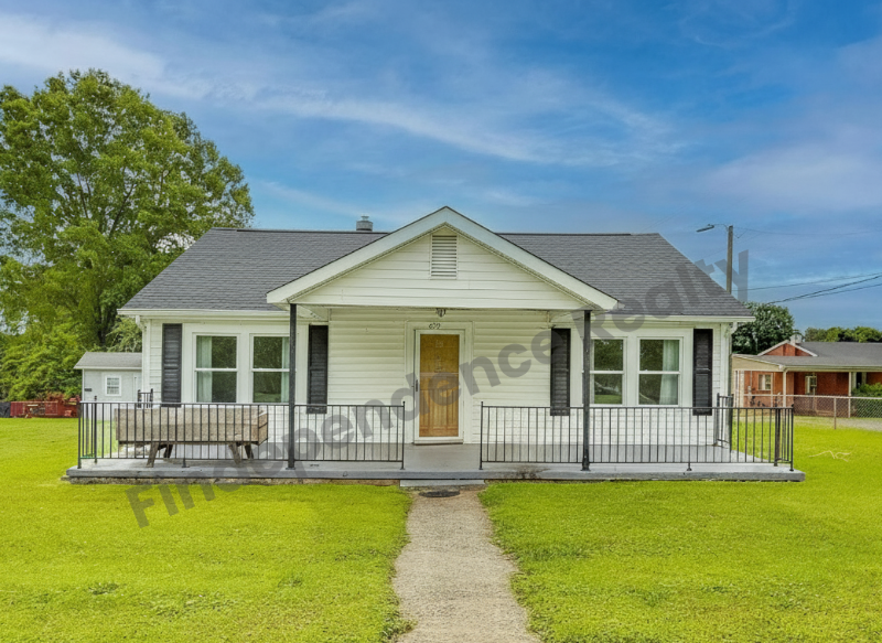 Gastonia House: 201 Robinson Rd