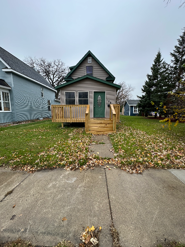 THIEF RIVER FALL House: 109 Kendall Ave S