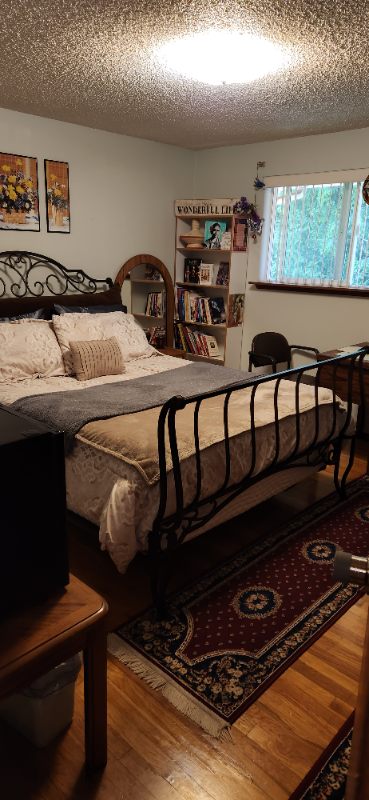 Kent House: 24302 111th Ave SE