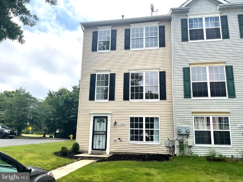 Waldorf Townhome: 11920 Calico Woods