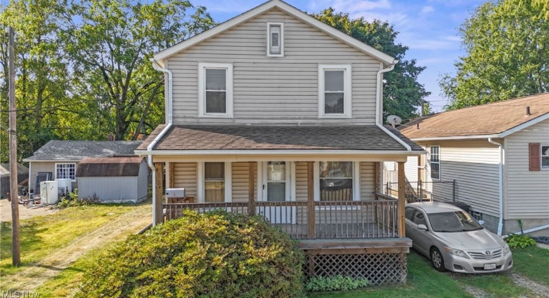 Akron House: 976 Cole Ave