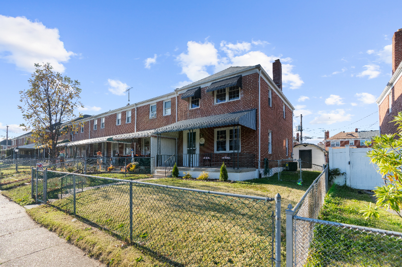 Middle River Townhome: 2221 Coralthorn