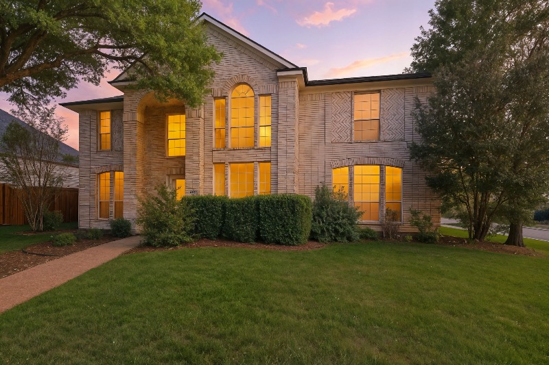 Rowlett House: 4101 Watersedge Dr