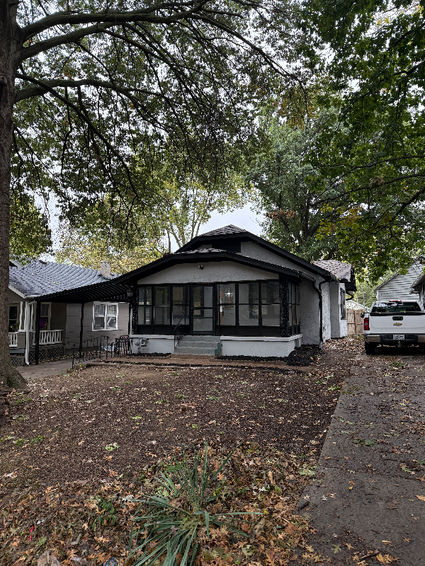 independence House: 1906 S Willow Avenue