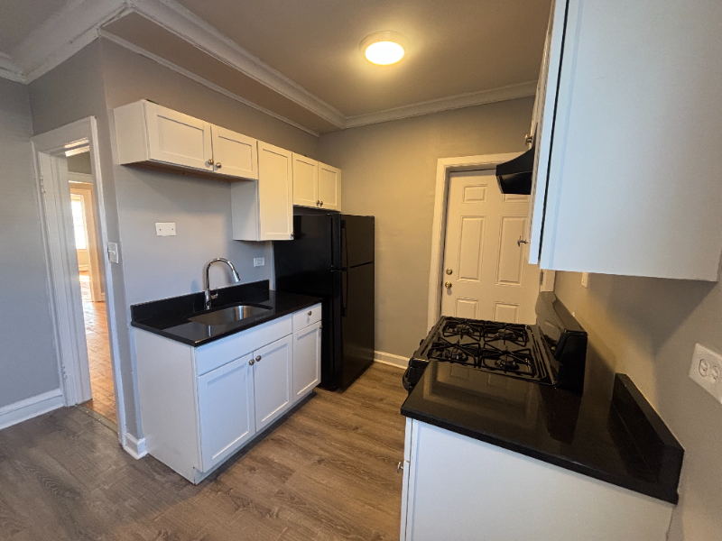 Chicago Apartment: 652-658 E 81st