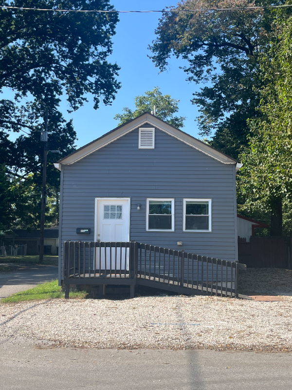 New Albany House: 417 E 18th St