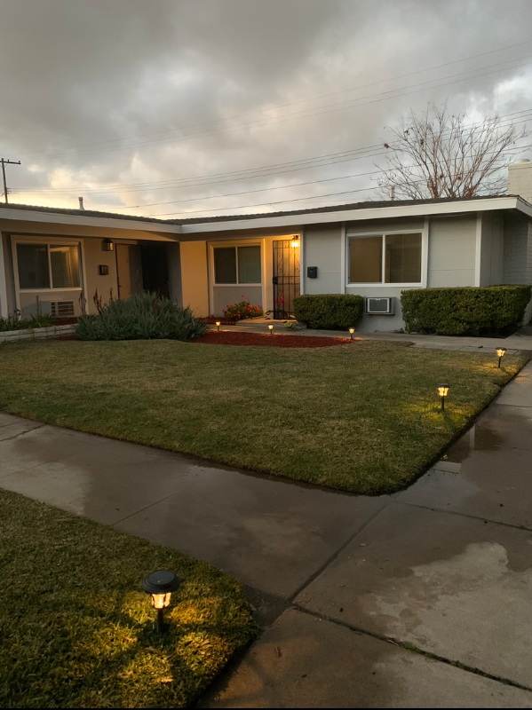 Anaheim Apartment: 2729 W Yale Ave